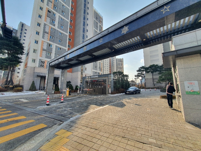 본 건 북 동 측 출 입 시 설 현 황