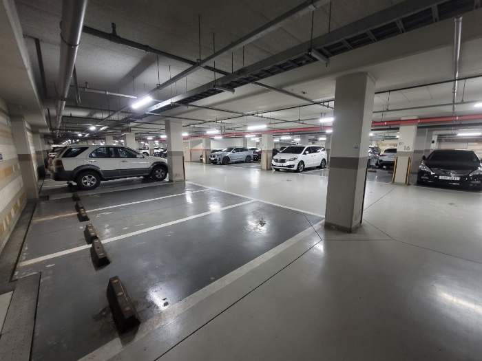 지하 주차장 전경