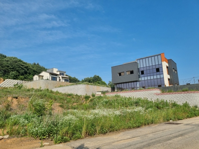 본건 남서측에서 촬영