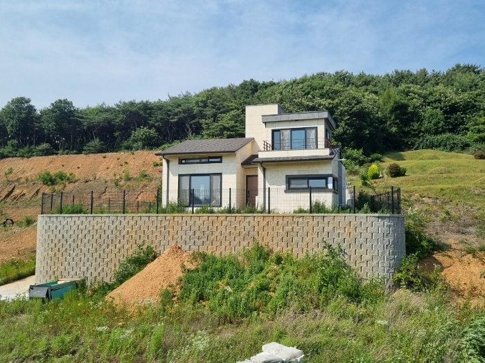 본건 기호(3) 건물 남측에서 촬영