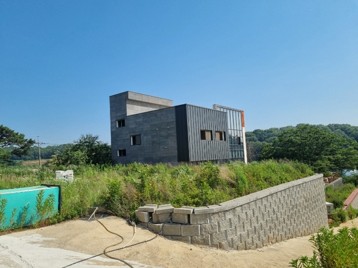 본건 기호(2) 건물 북서측에서 촬영