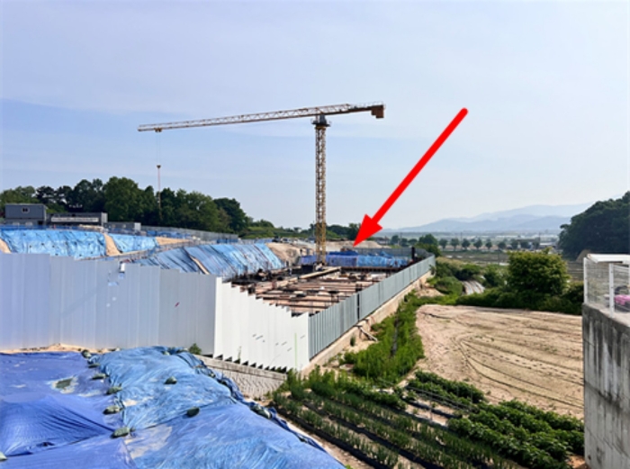 <본건 남서측 인근에서 촬영>‘><br /><img src=