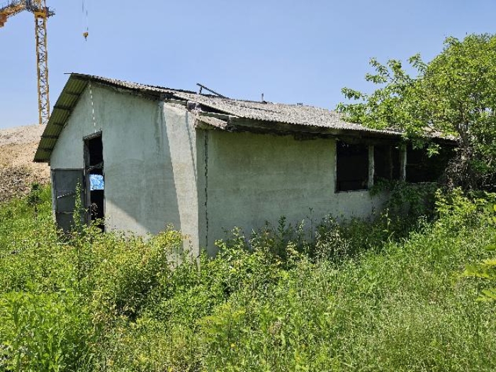 제시 목록 1 전경(제시외 폐가 1동)