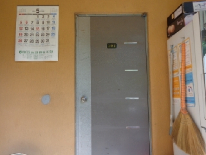 [목록 2] 지상 1층에 소재한 101호 출입문 모습