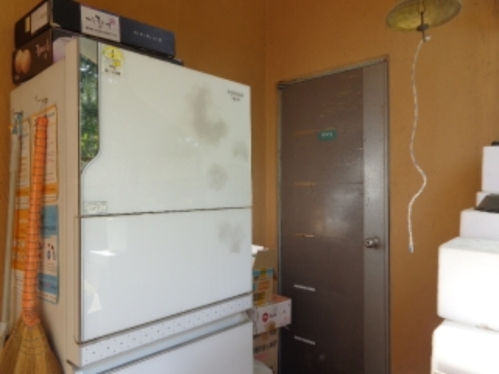 [목록 2] 지상 1층에 소재한 세탁실 출입문 모습