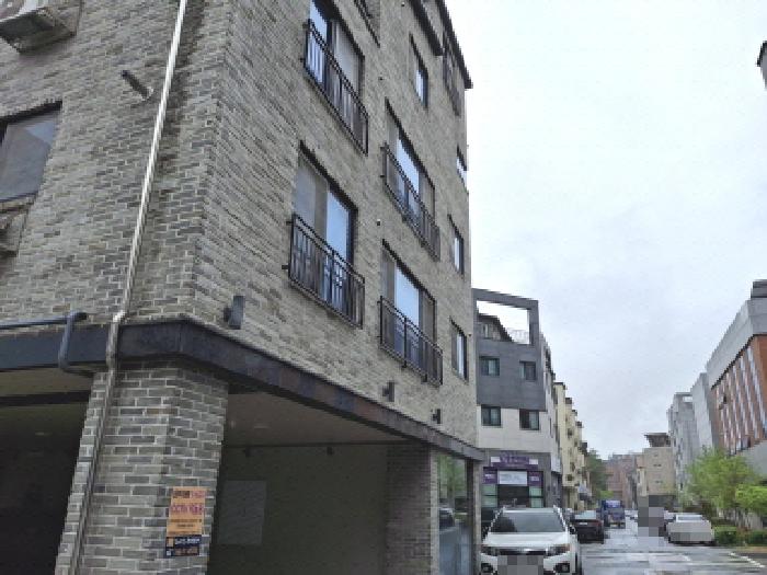 건물 좌측 모습