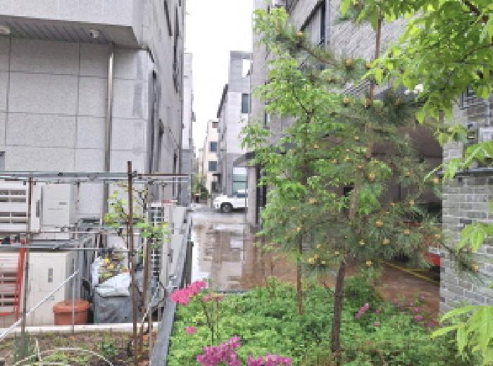 건물 우측 모습