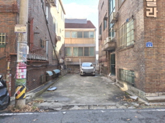 건물 앞쪽 모습