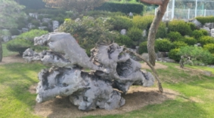 이하 목적물 지상위의 수석및 조경수