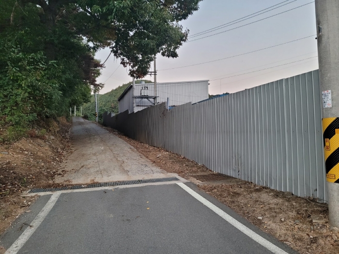 본건 북서측 도로 전경
(도로 남서측에서 촬영)