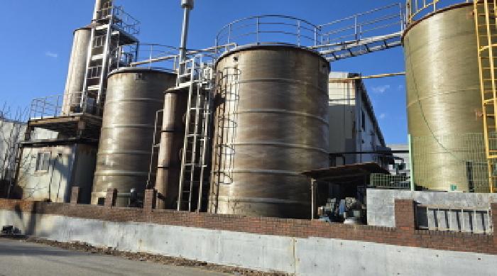 공장저당목록인 각종 원료통의 전경