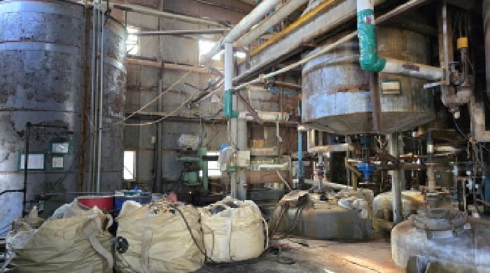 별지 사진과 같이 공장내부에 설치되어 있는 공장저당목록 기계기구의 전경