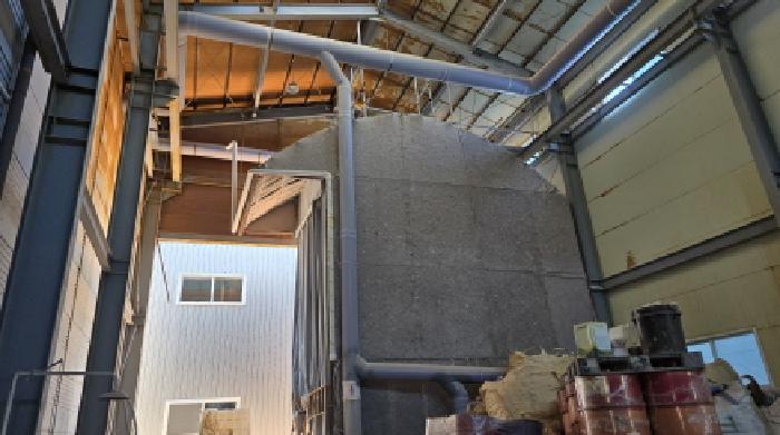 별지 사진과 같이 공장내부에 설치되어 있는 공장저당목록 기계기구의 전경