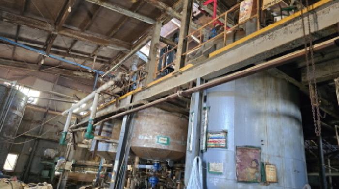 별지 사진과 같이 공장내부에 설치되어 있는 공장저당목록 기계기구의 전경