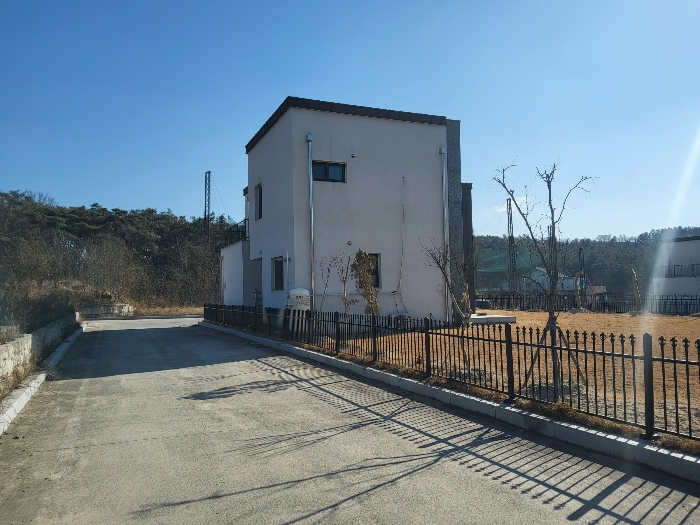 본건 북측 도로변 전경