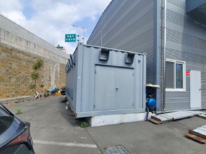 제시외 컨테이너 1동 존재함.