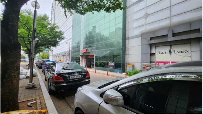 건물 공용 출입구