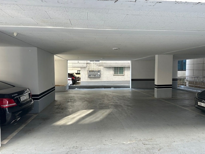 건물1(가) 1층 주차장전경