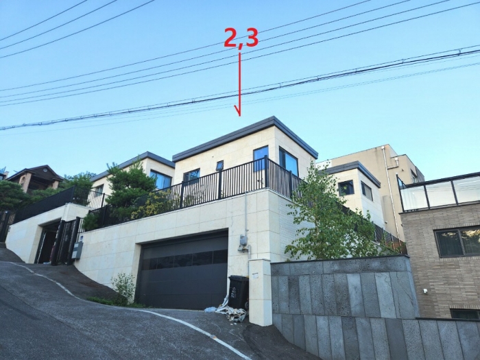 본건 기호2 토지, 기호3 건물 전경(남서측에서 촬영)