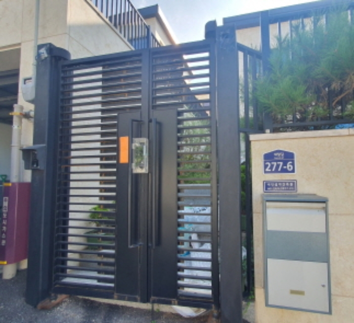 현장사진(건물 대문)