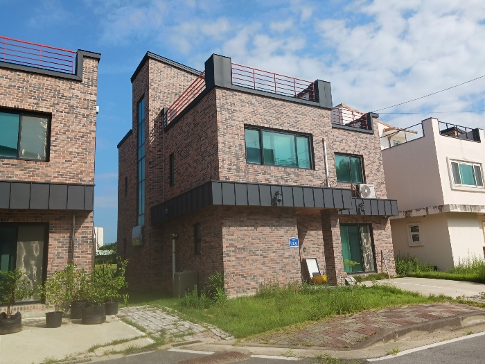 대상물건 측면및 제시외 건물㉠