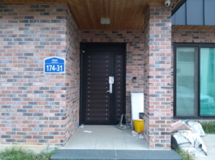 * 목록3. 현관문 전경