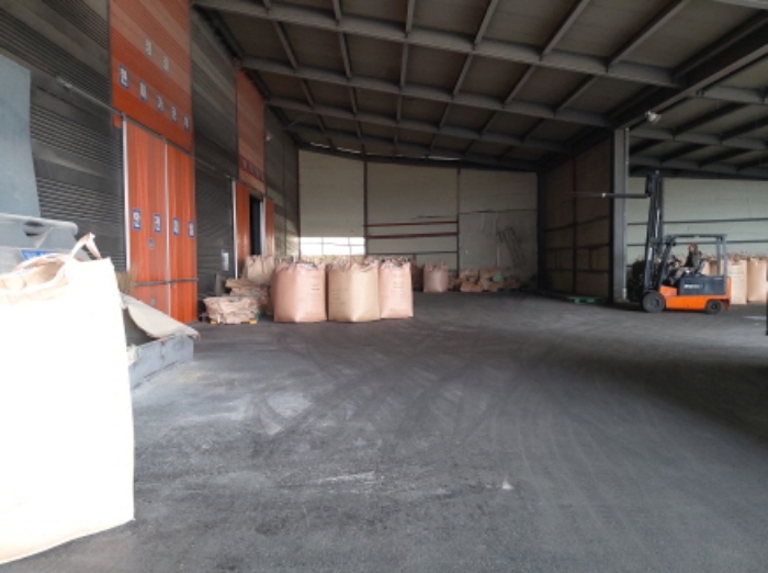 * 제시외 판넬지붕 대형창고 전경