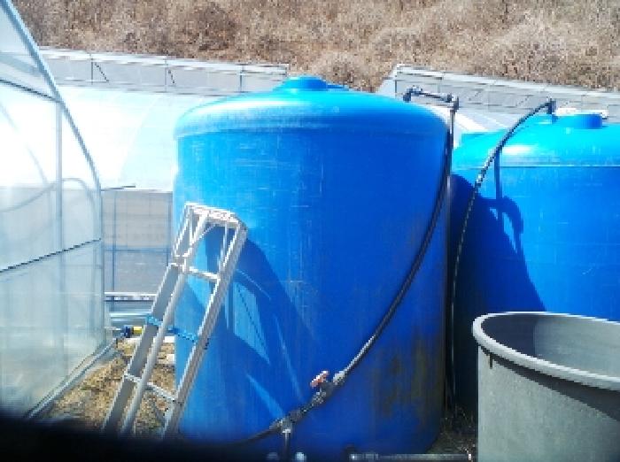 사진5번 [목록번호1번 부동산에 소재하는  물통 전경]