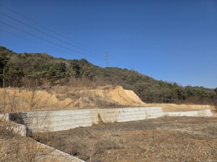 본건 1 전경 및 제시외 옹벽