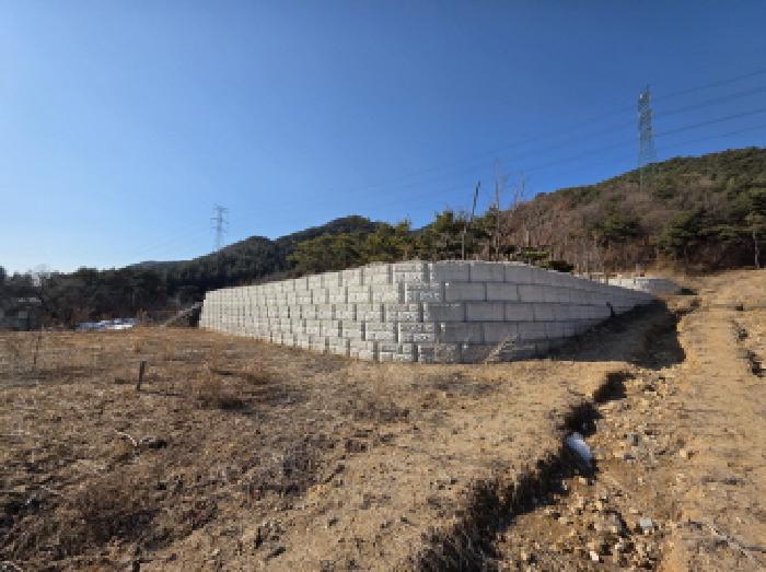 본건 4 전경 및 제시외 옹벽