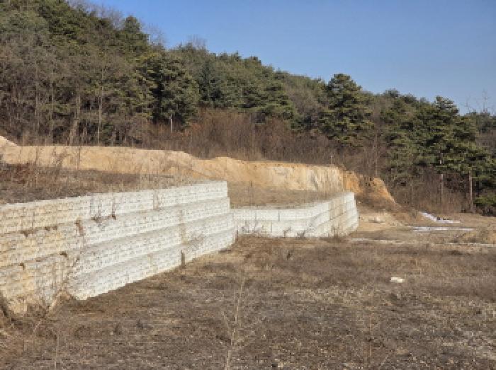 본건 1 전경 및 제시외 옹벽