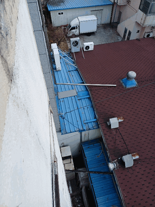 서측 인접건물에서 본 제시외 ㄴ)