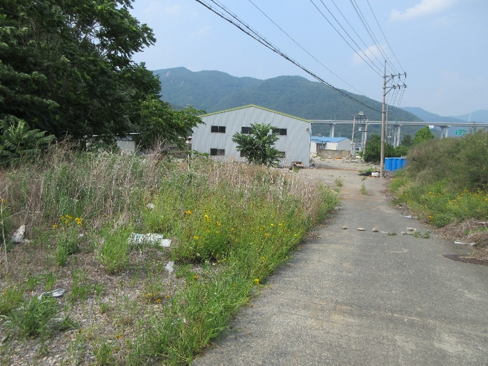 【 본 건 전경 】