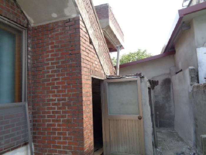 목록6 지상에 있는 제시외 화장실 전경