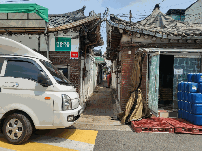 서측진입로에서 촬영한 인근지 전경