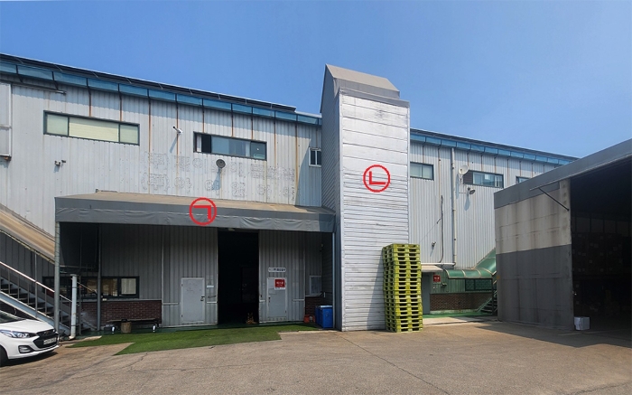 13. 제시외건물 ㉠(가추) 및 ㉡(화물 EV실)