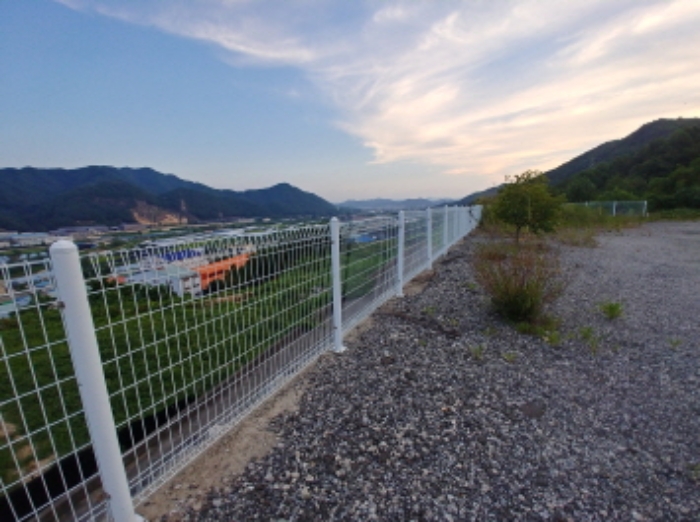 철망 울타리 모습2