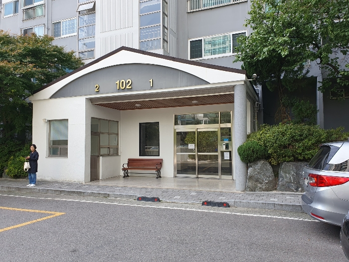 102동 1층 출입구