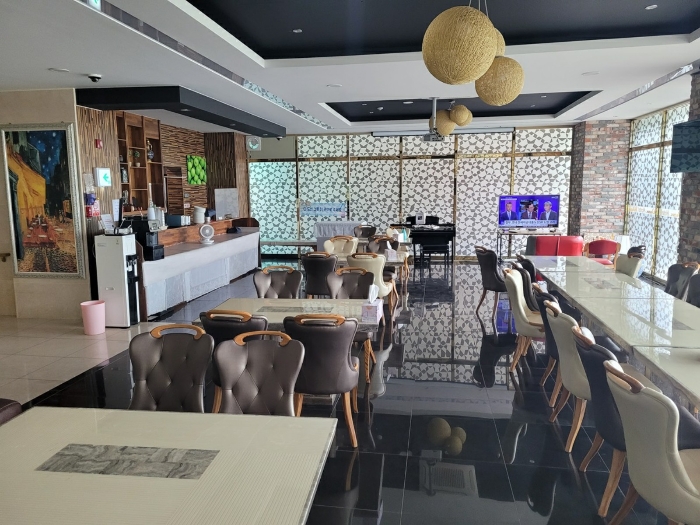 1층 커피숍 전경