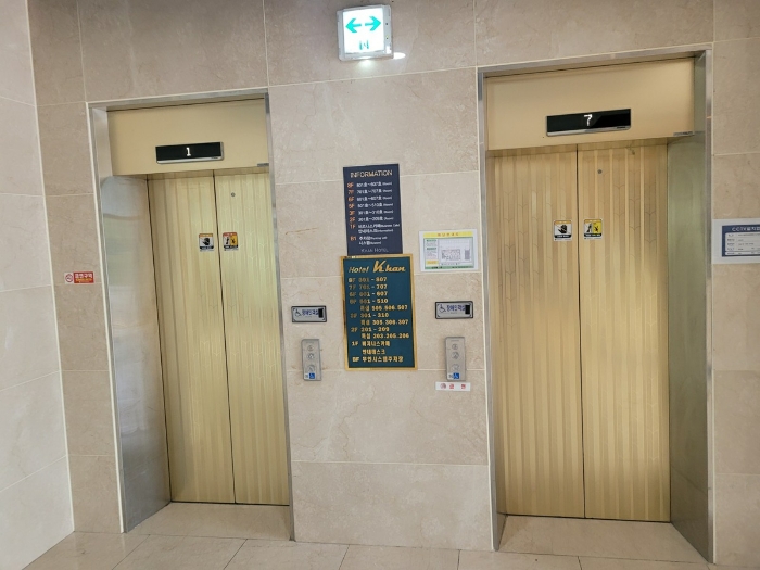건물 승강기 전경