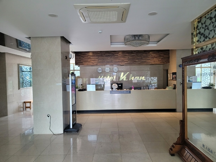 1층 로비, 안내실 전경