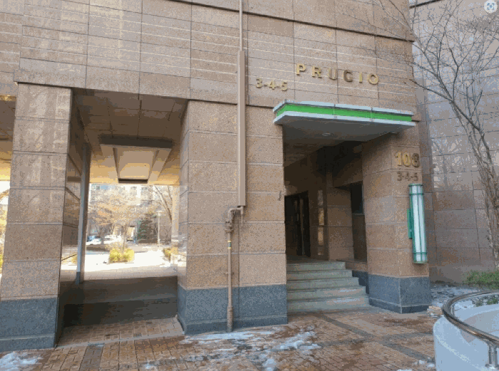 본건 동 출입구 부분