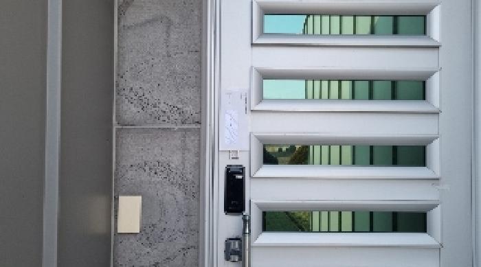 소재지12(교래리 781-5) 1호 제시 건물 현관문에 부착한 안내문