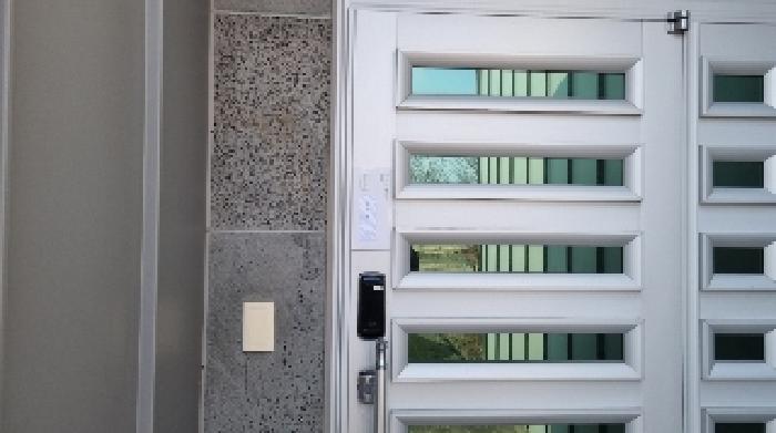 소재지15(교래리 781-5) 4호 제시 건물 현관문에 부착한 안내문