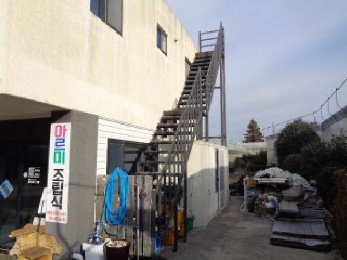 소재지 1. (감천로 182) 지상 철제구조물(계단)