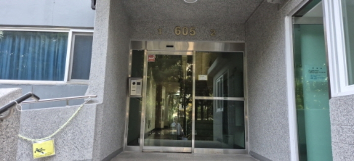 공동현관 출입문