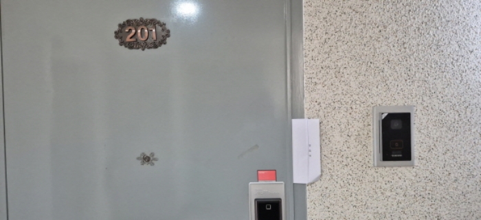 전유세대 출입문(현황조사 안내문 부착)