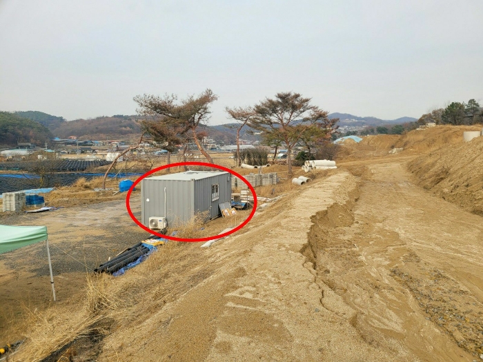 기호(1) 위 지상 이동이 용이한 컨테이너