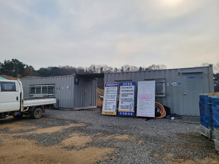 기호(1) 위 지상 이동이 용이한 컨테이너