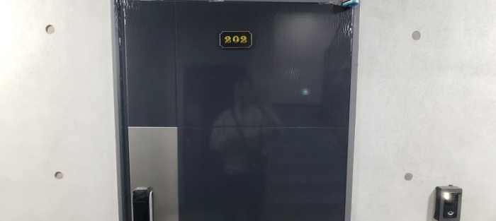 목록 2 건물 202호 출입문 전경